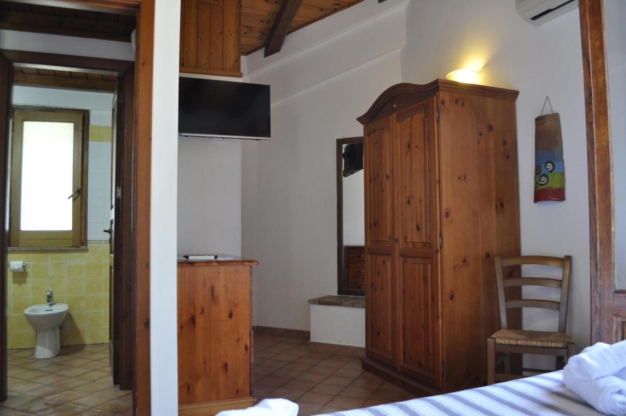 Borgo San Francesco Hotell Gioiosa Marea Rum bild