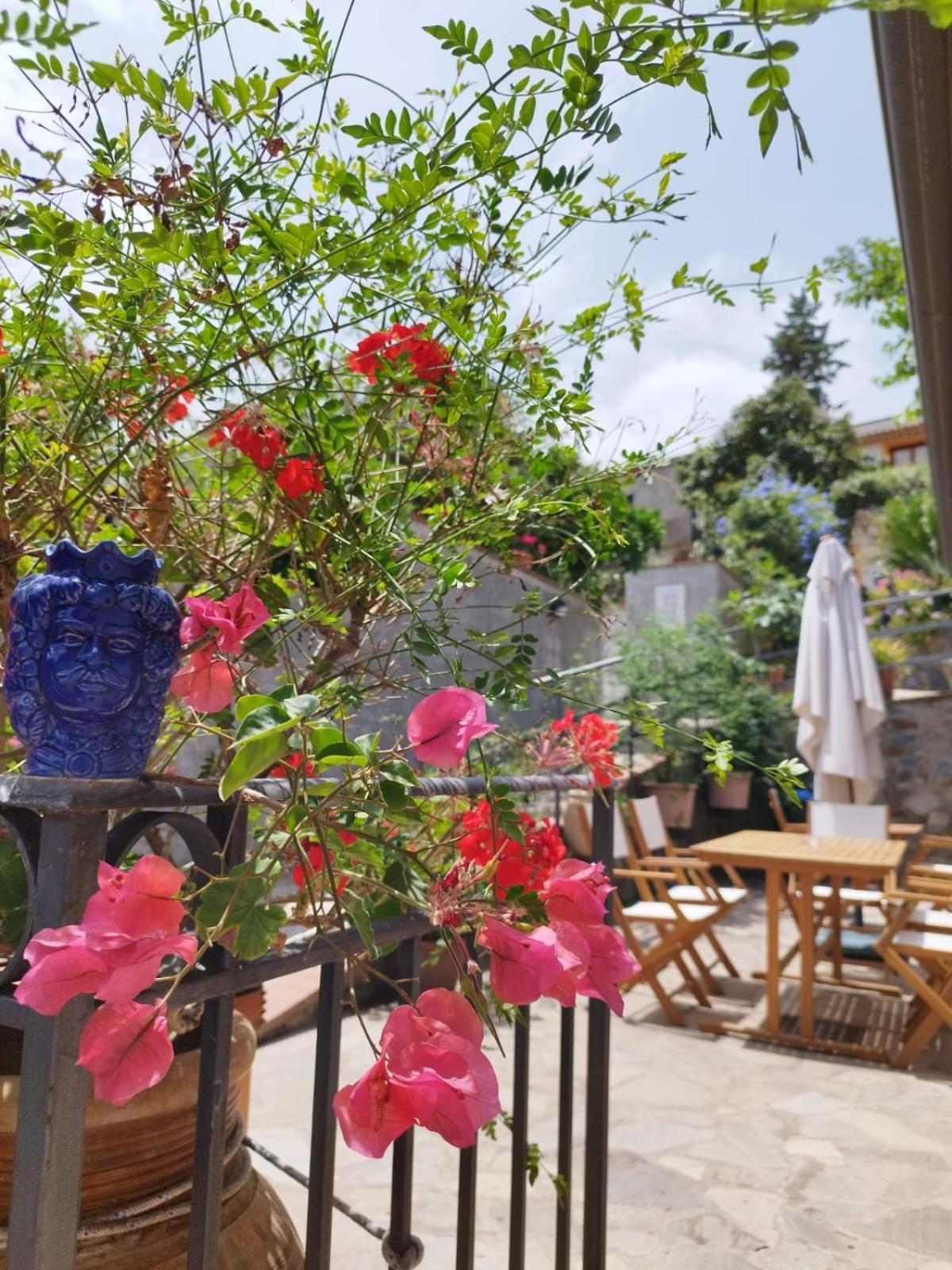 Borgo San Francesco Hotell Gioiosa Marea Exteriör bild